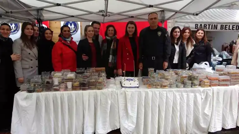 Polis Eşlerinin Birlik Pastası